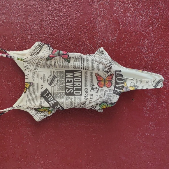 Derek Heart butterflies/newspaper high cut Bodysuit L - Picture 5 of 5